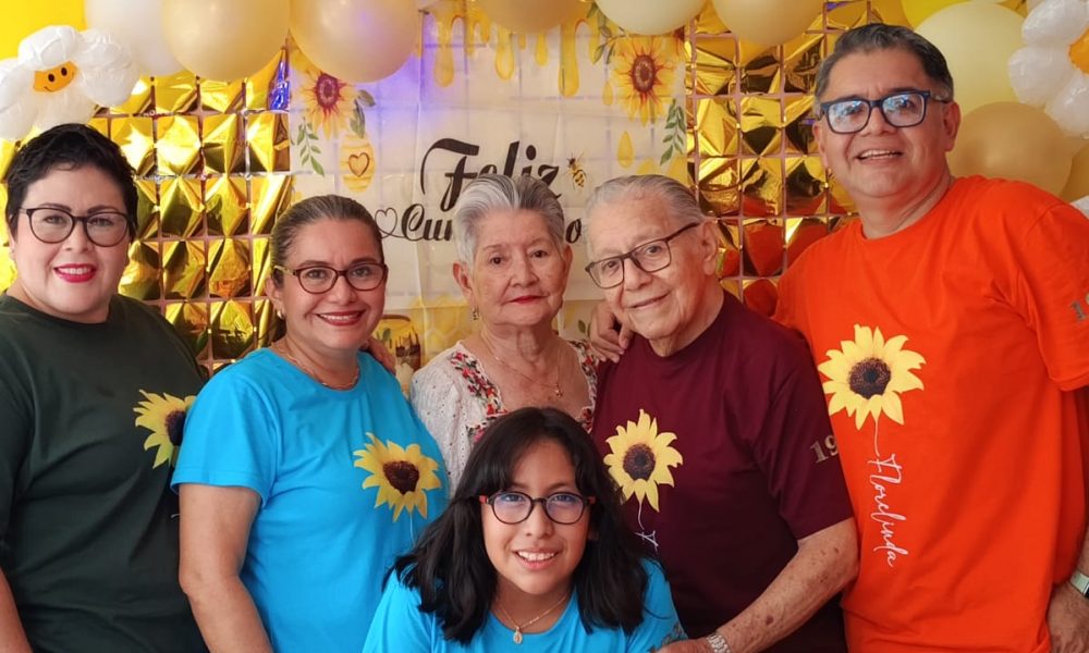 Celebran 87 años de doña Florelinda
