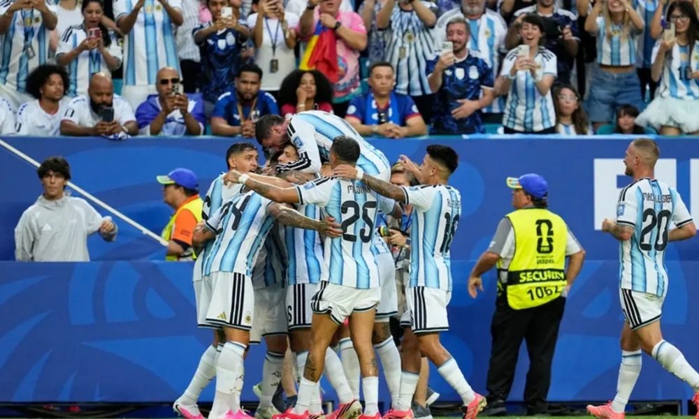 Argentina sufre ante Cabo Verde, pero avanza a Octavos con un dramático 3-2