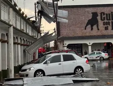 Ventarrón deja daños en Cárdenas