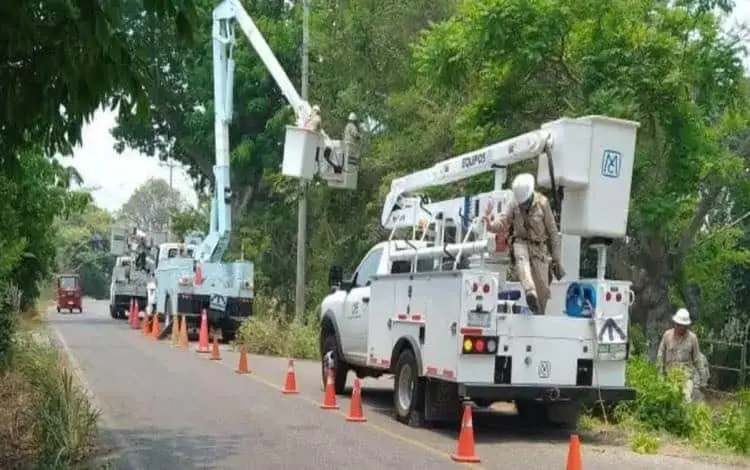 Acciones de mantenimiento eléctrico en 200 comunidades de Tabasco