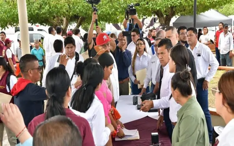 Javier May lidera audiencias públicas en Tabasco