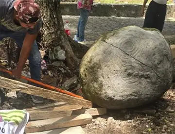 Hallan en Teapa petroglifo prehispánico
