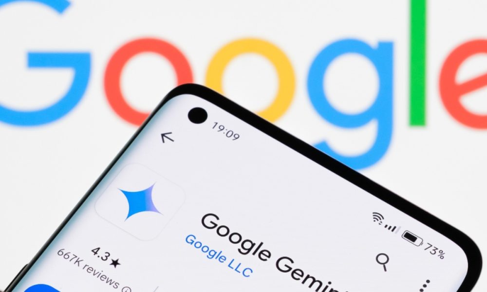 Google prueba Gmail Live para buscar y resumir correos con la voz