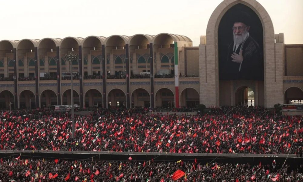 Irán despide con funerales masivos al líder supremo Alí Jameneí