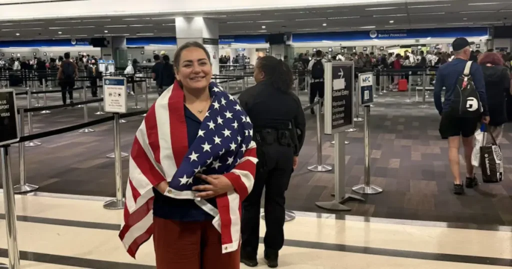 Dena Karari regresa a Estados Unidos tras 566 días retenida en Irán