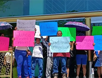 Extrabajadores de Centla se manifiestan en el Congreso para exigir que intervenga para pago de laudos