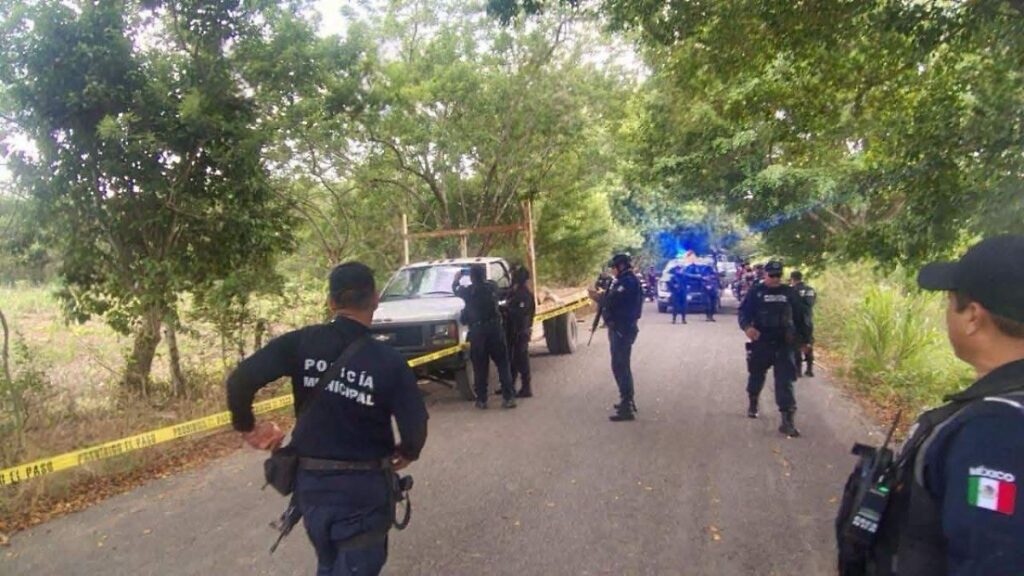 Localizan dos cuerpos en camioneta abandonada entre Huimanguillo y Cárdenas