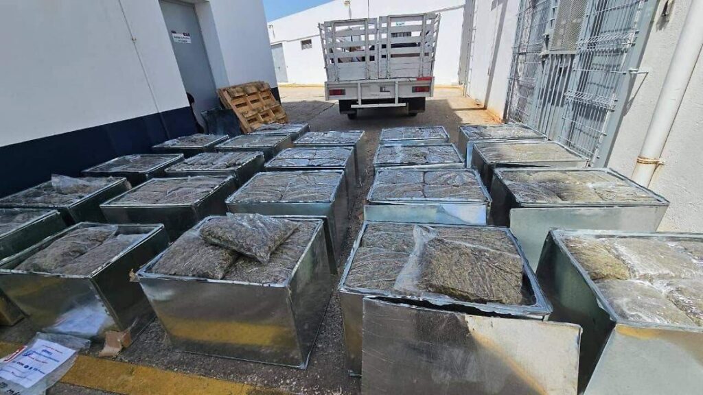 Decomisan en La Venta casi 600 kilos de posible droga en cajas