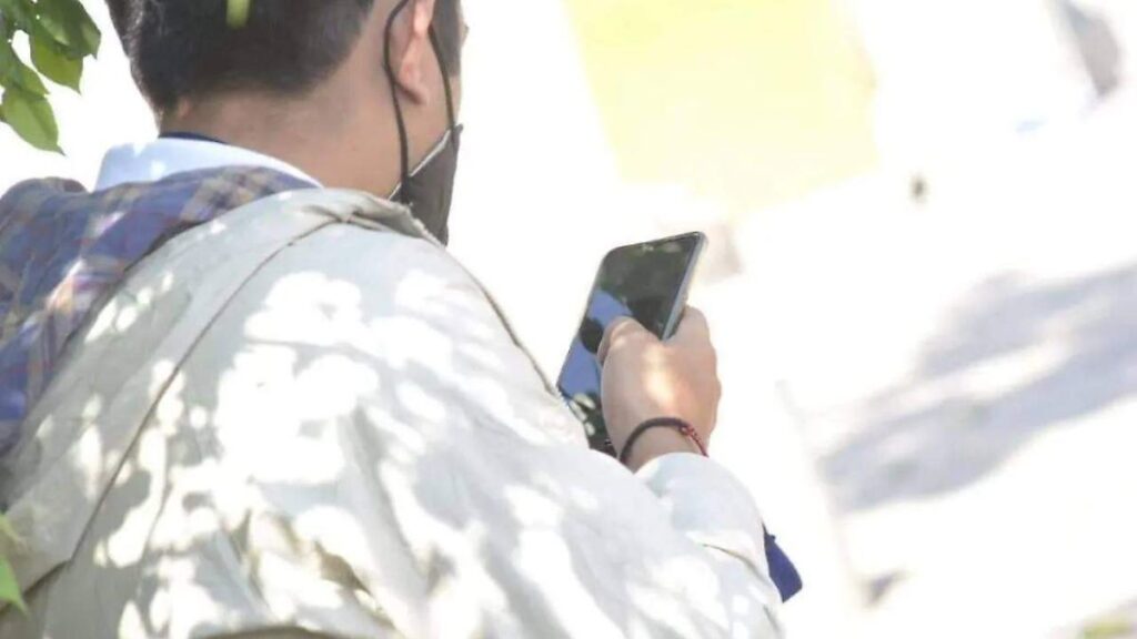 Prohibir celulares en escuelas evitará distracciones y conductas negativas: Rosny López