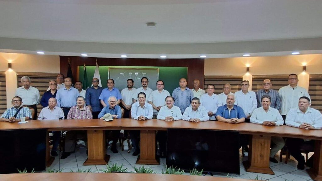 UJAT recibe a representante de la masonería en México
