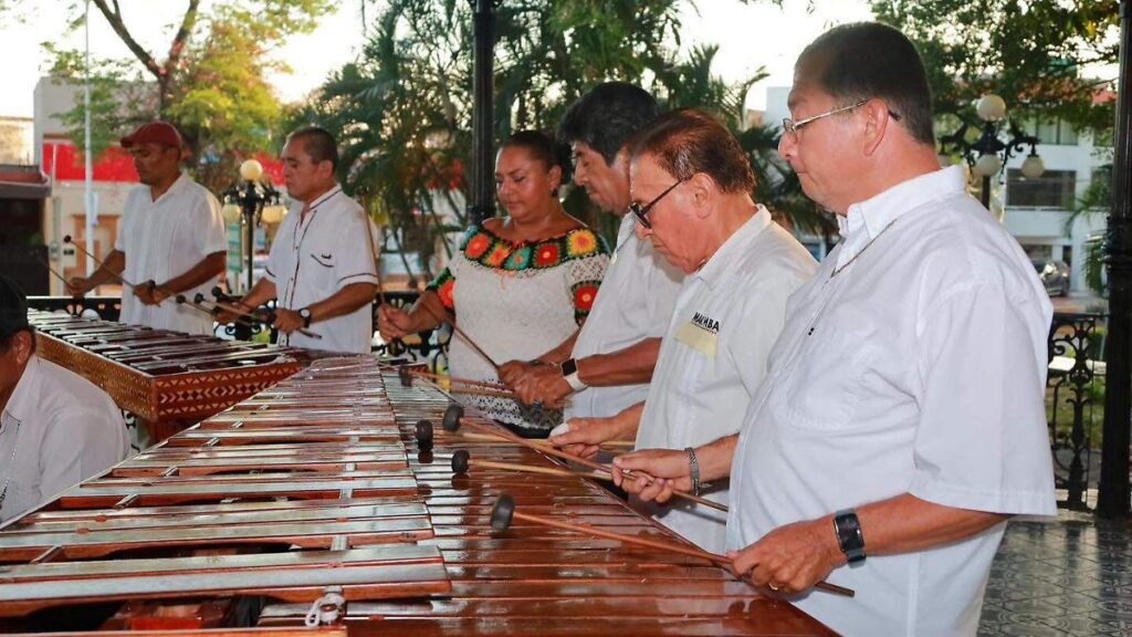 Villahermosa pasa Tardes Musicales con marimba y Rafa El Choco