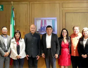 Recibe titular de Comunicaciones y Transportes a Javier May en CDMX