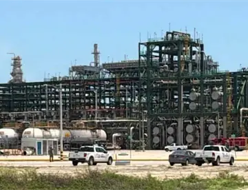 Se registra incidente operativo en Refinería Olmeca; PEMEX descarta lesionados