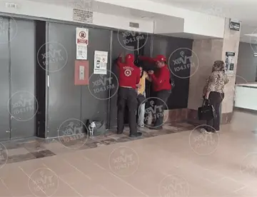 Rescatan a mujeres atrapadas en elevador del Hospital General de Zona 46 del IMSS en Villahermosa