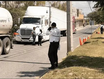 Donará Canacar señaléticas de tramos federales para evitar que tráileres sigan entrando a Villahermosa por error