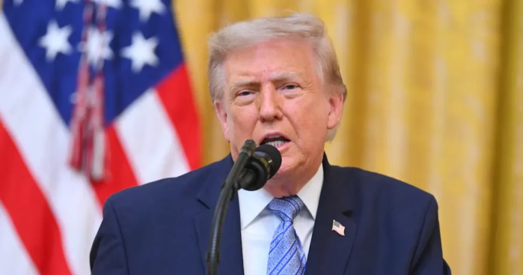 Trump desclasifica archivos de inteligencia y acusa a China de intervenir en elecciones de EE. UU