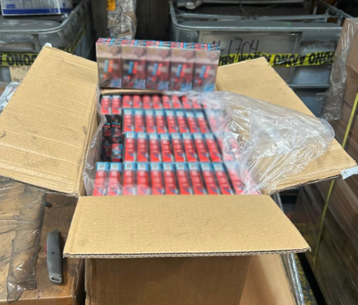 Marina, IMPI y la Agencia Nacional de Aduanas de México aseguran más de 865 mil cajetillas de cigarros PALL MALL en el AICM