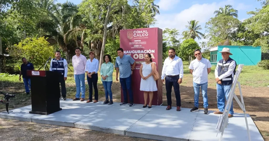 Ovidio Peralta entrega pavimentación tras años de rezago
