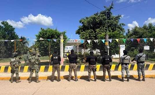 EN CATEO, FGR ASEGURA TRES MIL 500 LITROS DE HIDROCARBURO EN BALANCÁN, TABASCO