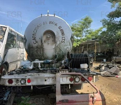 Condenan a dos personas por portar armas de uso exclusivo del Ejército en Tabasco