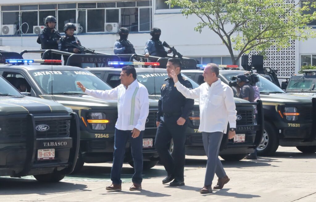 Javier May entrega patrullas a nueva Guardia Estatal