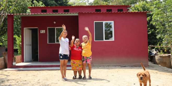 Tener una vivienda adecuada dejó de ser un sueño para familias de bajo recursos: beneficiarias