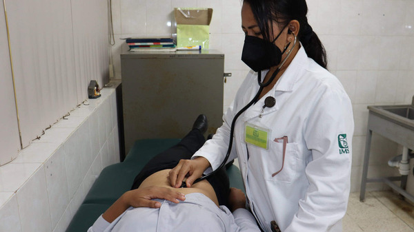 IMSS alerta por riesgos en alimentos durante la canícula