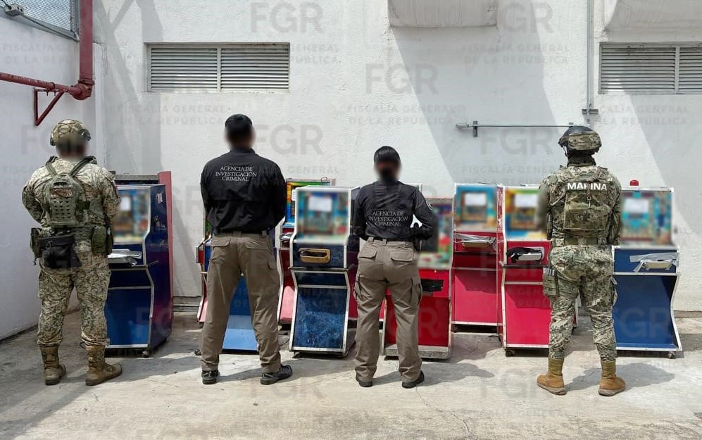 FGR decomisa 12 máquinas tragamonedas durante cateo en plaza comercial de Centro