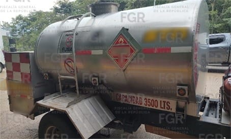 Detienen a conductor y aseguran tres mil litros de turbosina en Huimanguillo