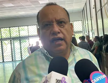 Afecta en los bolsillos. PT externa desacuerdo con alza al pasaje
