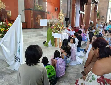Realizan bendición de mochilas en Catedral del Señor de Tabasco
