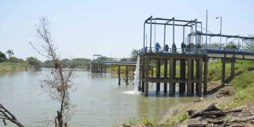 Impacto de la contaminación por coliformes fecales en ríos y lagunas
