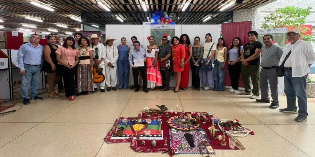 Tradición abuelos y mujer indígena en Recital Internacional escritores