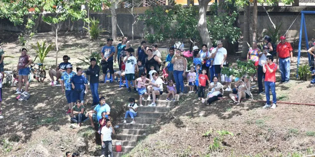 Emocionante Gran Carrera Motonáutica en Malecón