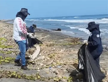 Marina recolecta mil 300 kilos de basura en playa Las Dos Palmas de Paraíso