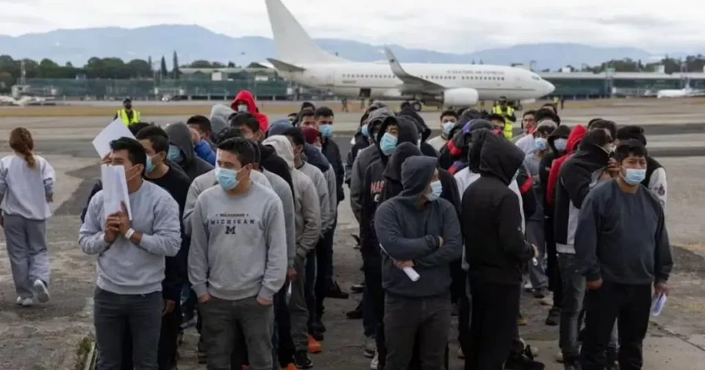 EU deporta a más de 2 mil mexicanos a Guatemala antes de enviarlos a México