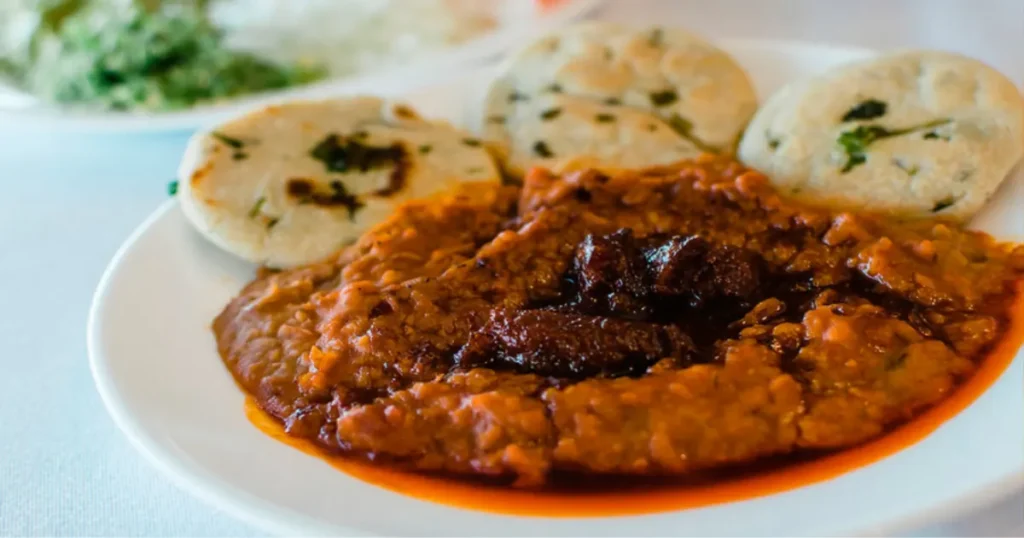 Frijoles con veneno: el platillo tradicional de Nuevo León que acompaña la carne asada