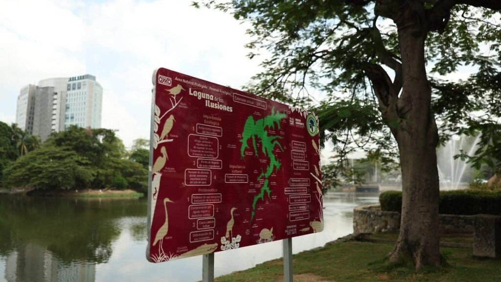 Entregan 50 señaléticas y equipamiento para la Laguna de las Ilusiones