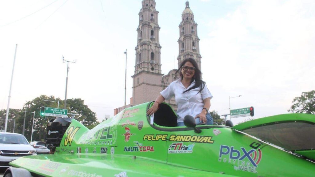 Desfile de embarcaciones marcó el inicio de las 50 Leguas del Grijalva