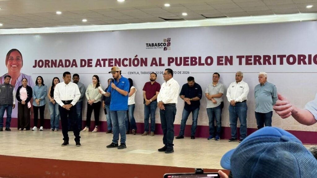 Javier May impulsa obras de agua y energía en municipio de Centla