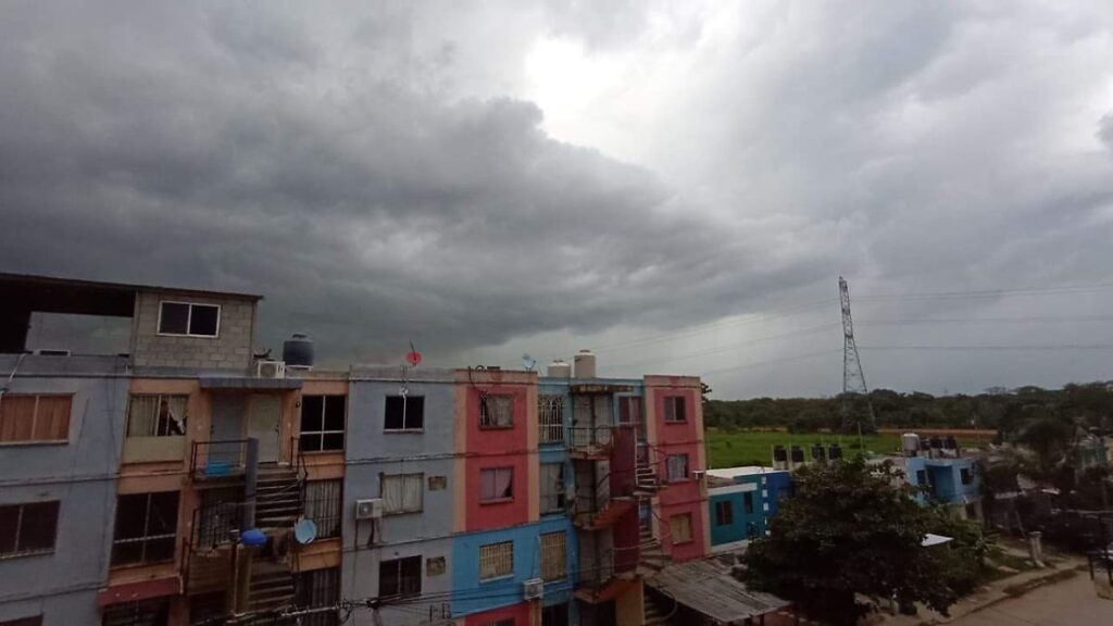 Fuerte tromba toma por sorpresa a Villahermosa