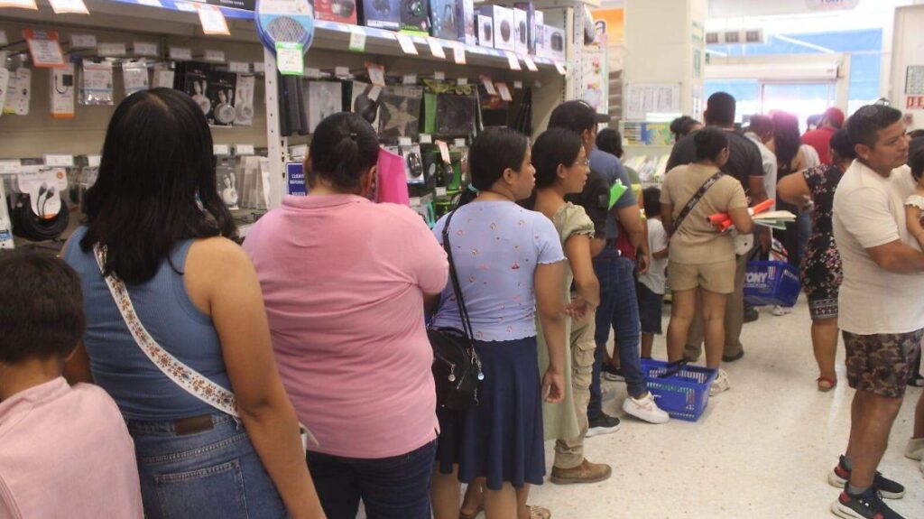 Este inicio de clases ¡no malgastes la beca! Experto financiero te dice cómo