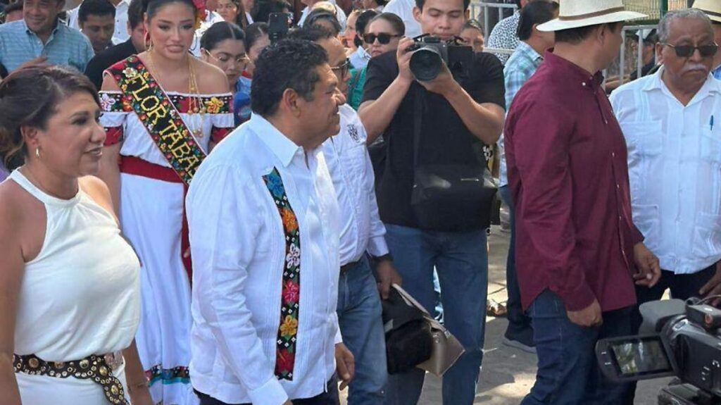 Más familias salen y empresarios vuelven a mirar a Tabasco: Javier May