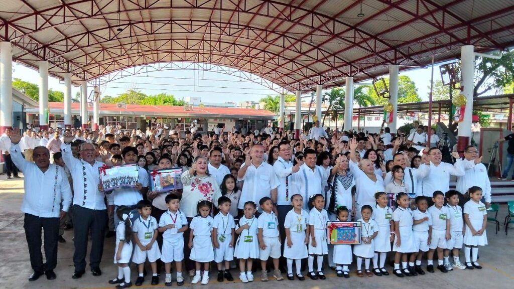 “La verdadera riqueza de Tabasco está en sus estudiantes”: Javier May