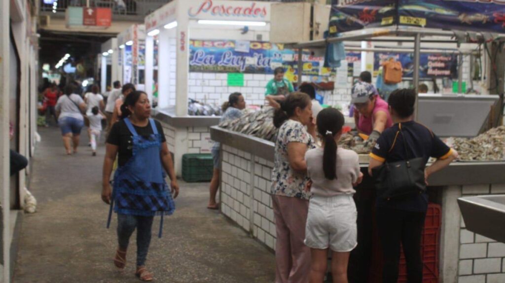 Vacaciones provocan caída en ventas de 40% en el Pino Suárez
