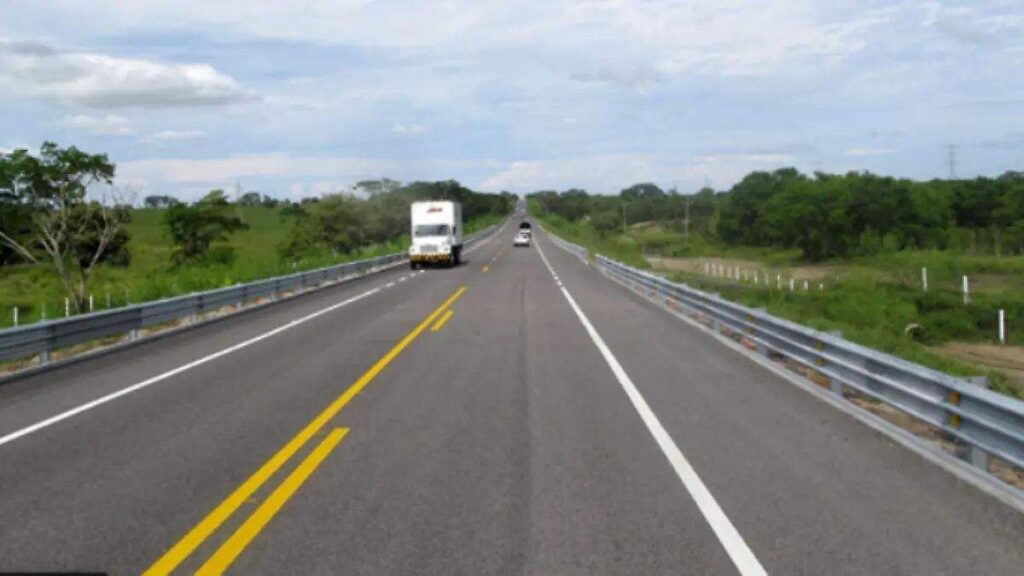 Ampliación y modernización de la Villahermosa-Escárcega continúa con desvío temporal