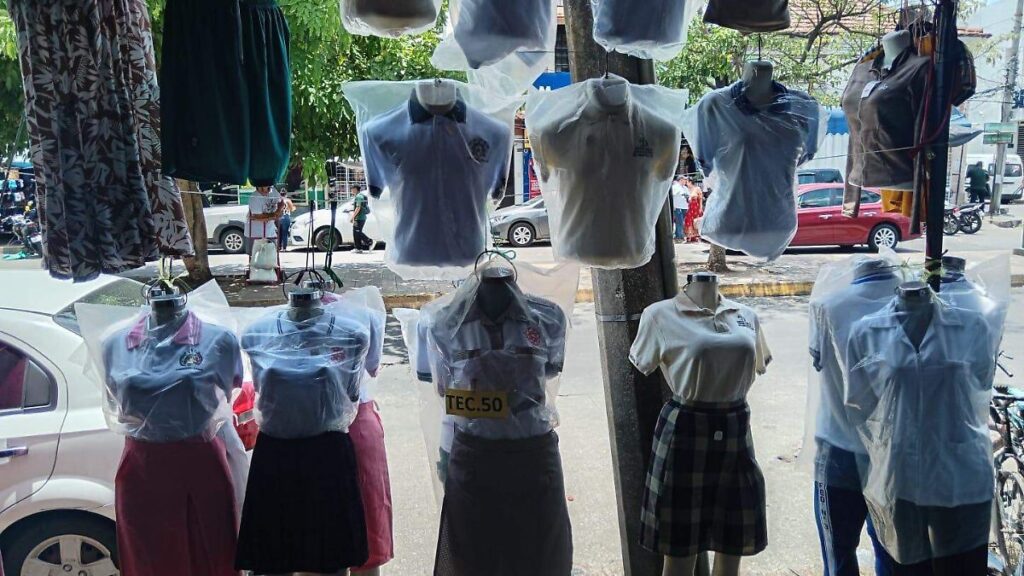 Tiendas de uniformes escolares esperan repunte en ventas a partir del 15 de agosto