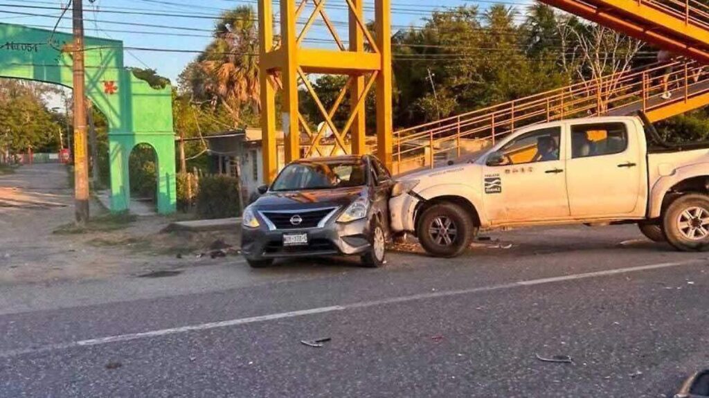 Accidente en carretera Villahermosa-Frontera colapsa el tráfico en CBTA 54