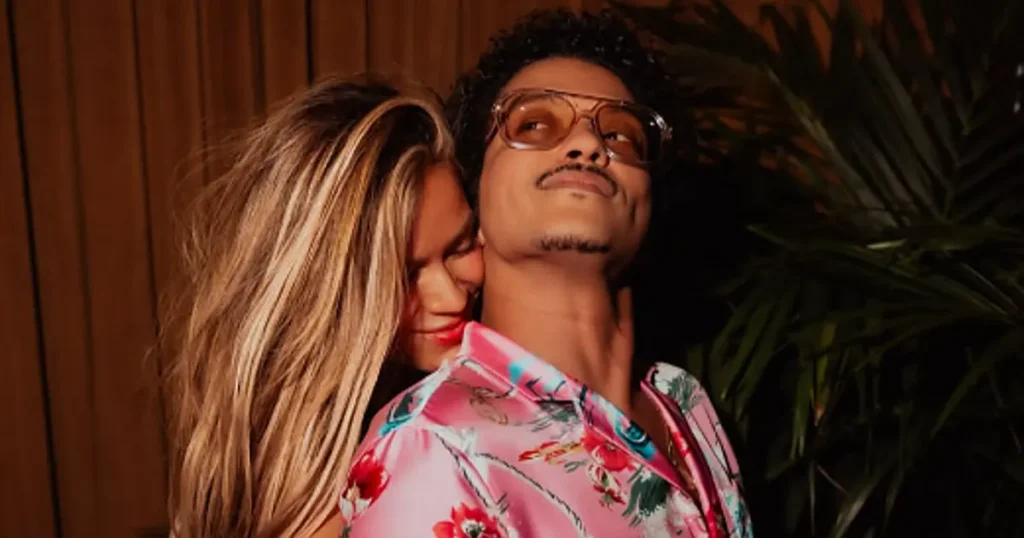 Karol G y Bruno Mars desatan rumores de romance tras compartir fotos juntos