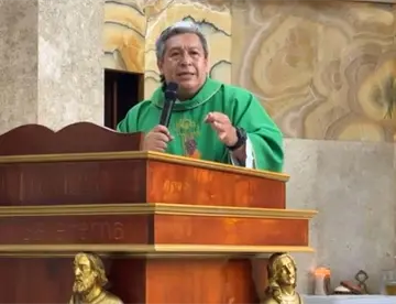 Ante actual mercado de religiones llama Padre Camacho a sentir orgullo de pertenecer a la Iglesia fundada por Cristo